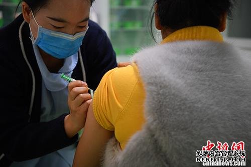 资料图：四价宫颈癌疫苗在云南上市。
记者 刘冉阳 摄