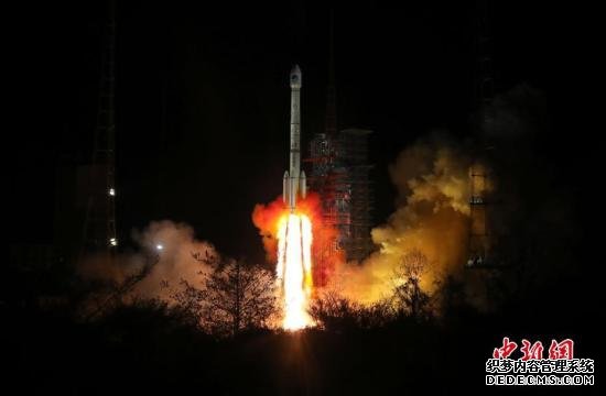 3月30日，北京时间凌晨1时56分，中国在西昌卫星发射中心用长征三号乙运载火箭(及远征一号上面级)，以“一箭双星”方式成功发射第三十、三十一颗北斗导航卫星。这两颗卫星属于中圆地球轨道卫星，是中国北斗三号第七、八颗组网卫星。西昌卫星发射中心供图 发 梁珂岩 摄